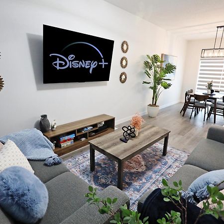 Beautiful Home With 4 King Beds,Airport,Disney+ エドモントン エクステリア 写真