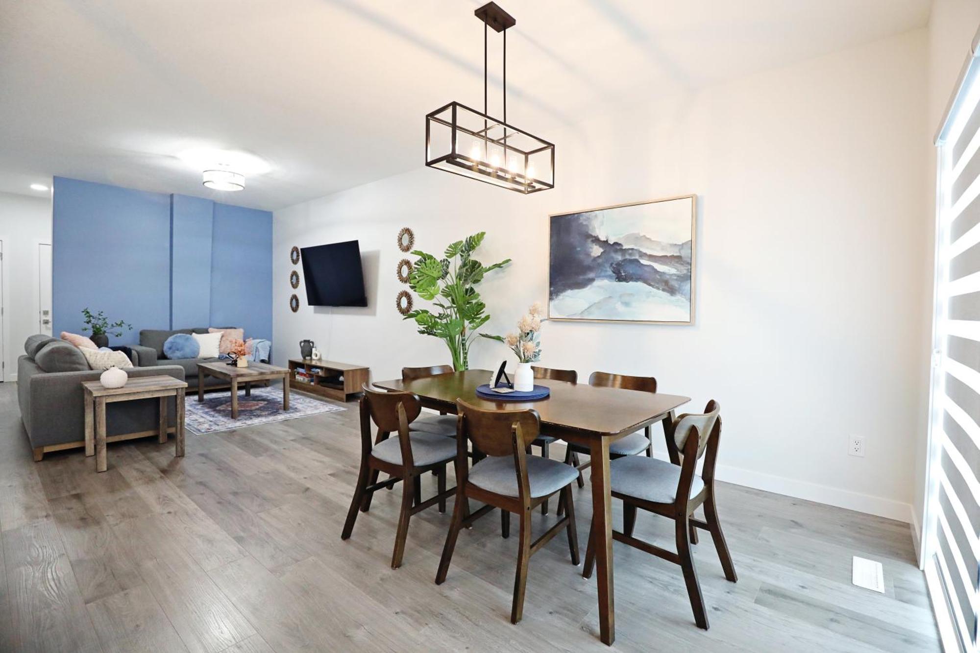 Beautiful Home With 4 King Beds,Airport,Disney+ エドモントン エクステリア 写真