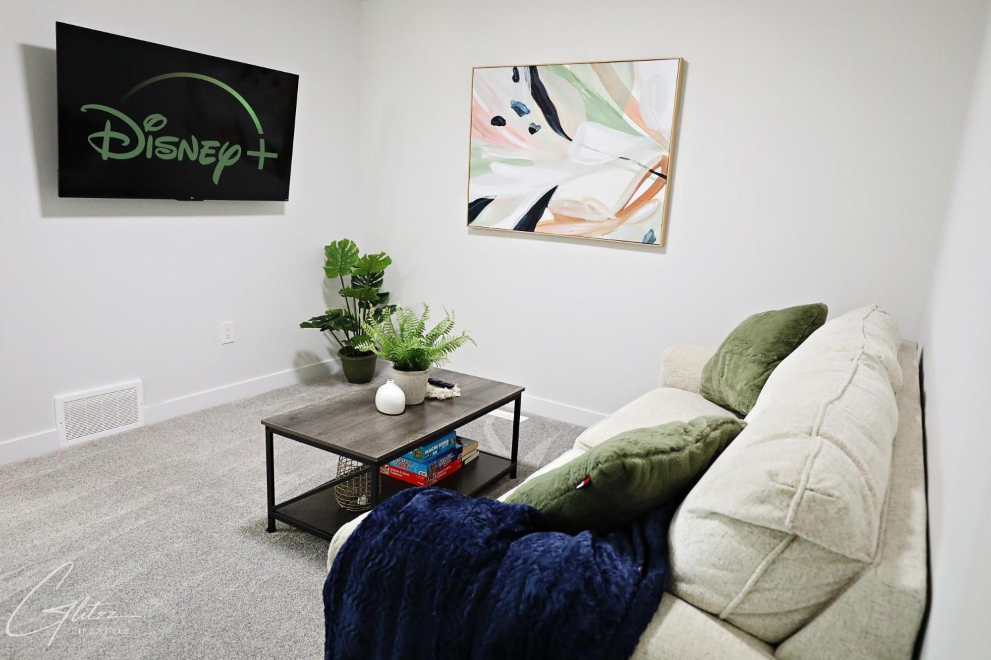 Beautiful Home With 4 King Beds,Airport,Disney+ エドモントン エクステリア 写真